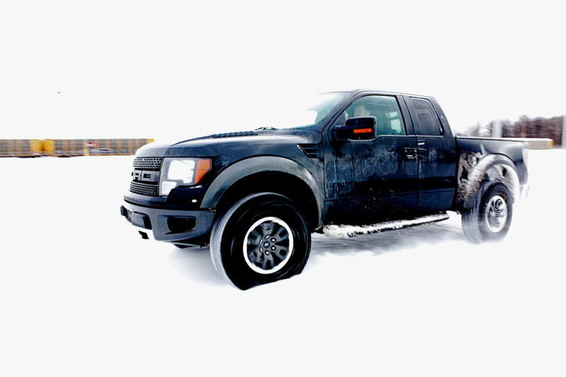 Illustration for article titled Hooning A Ford Raptor In The Snow